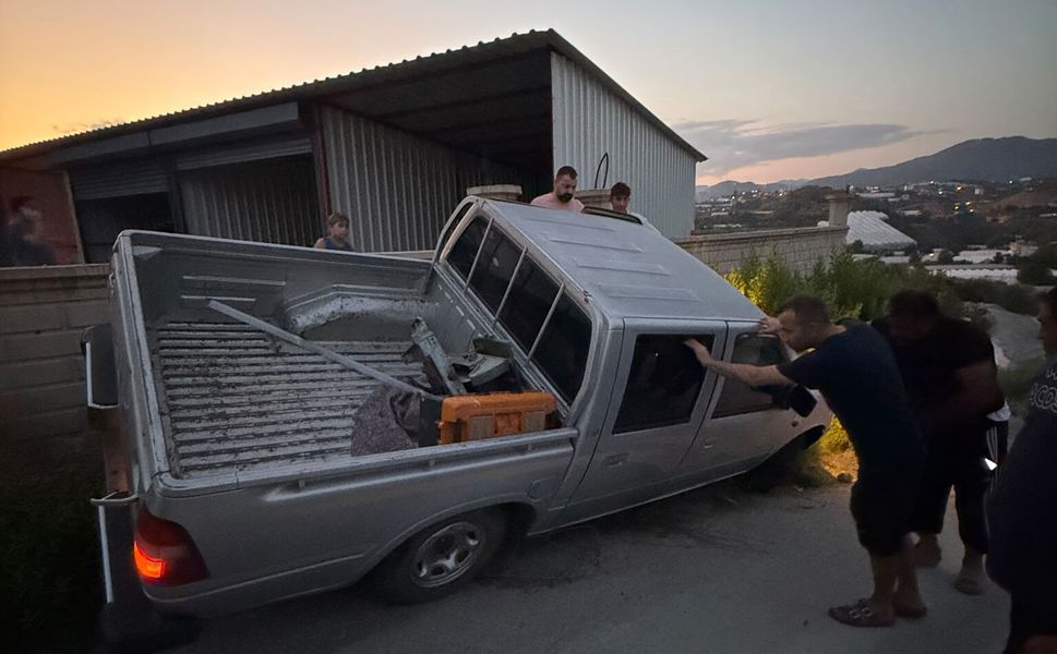 Alanya'da otomobil ile kamyonet çarpıştı: 2 yaralı
