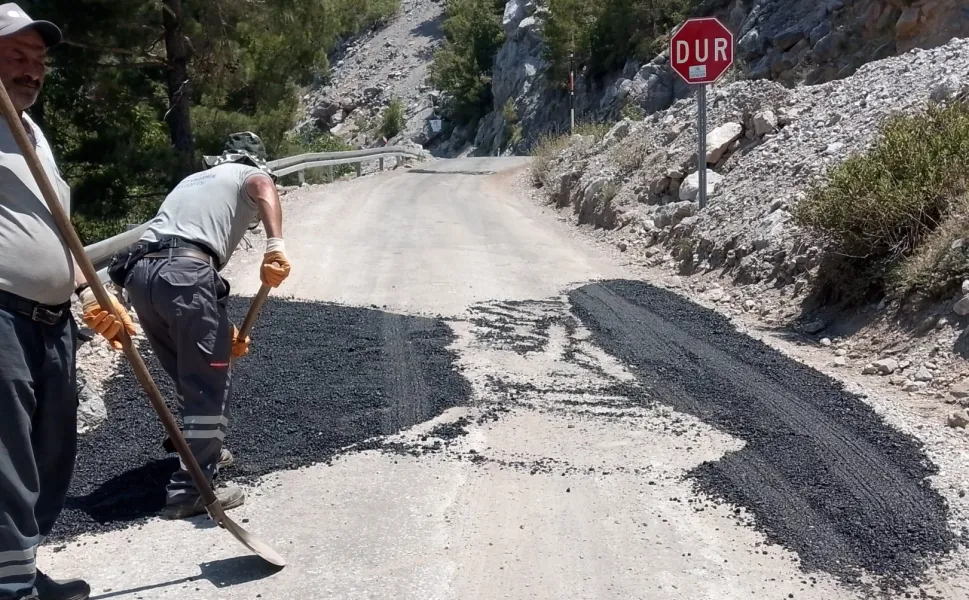 Antalya Büyükşehir'den Alanya kırsalına yol bakımı