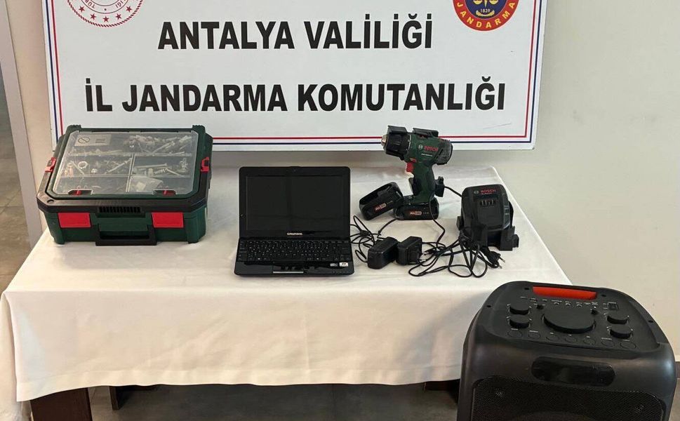 Antalya'da hırsızlık operasyonu: Şüpheli tutuklandı, çok sayıda çalıntı mal ele geçirildi
