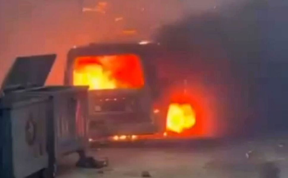 Alanya'da çalılık yangında araç ve ev hasar gördü