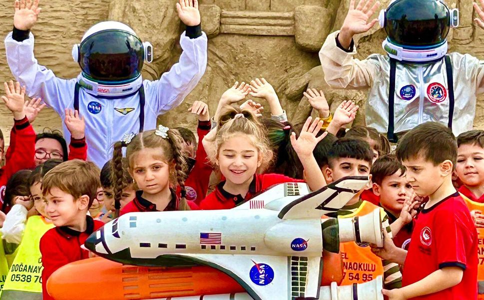 Çocuklar astronotlarla buluşmak için yarışacak