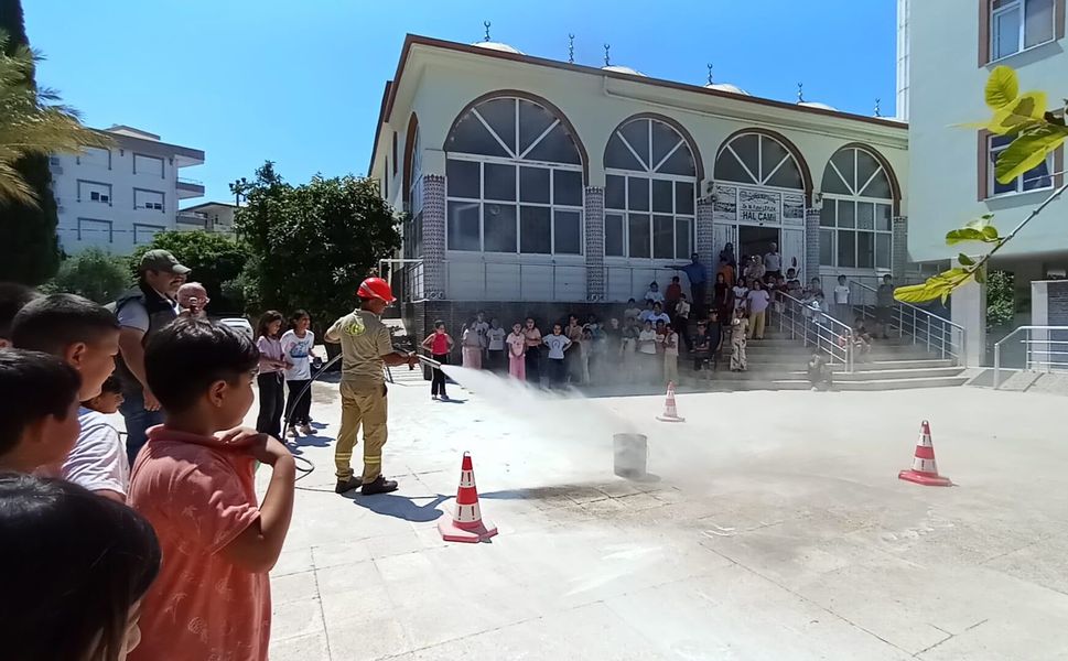 İHH Alanya’dan öğrencilere orman yangınları eğitimi ve tatbikatı