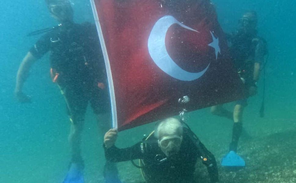 Antalya'da Kabotaj Bayramı deniz altında kutlandı