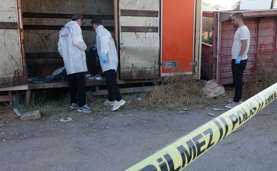 Kamyonet kasasında yaşamını sürdüren kişi ölü bulundu