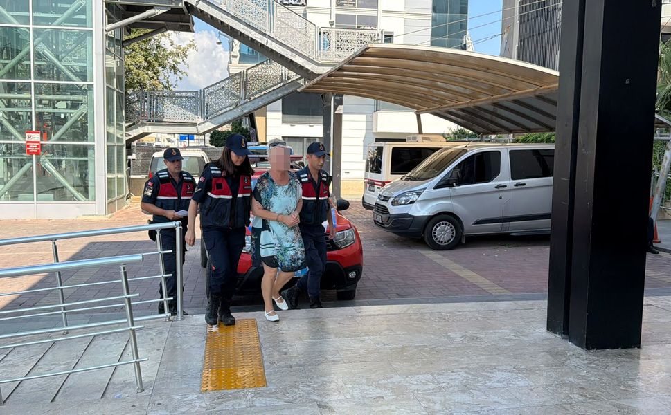 Kız çocuğunu haşemayla havuza sokmadığı iddia edilen site yöneticisi tutuklandı