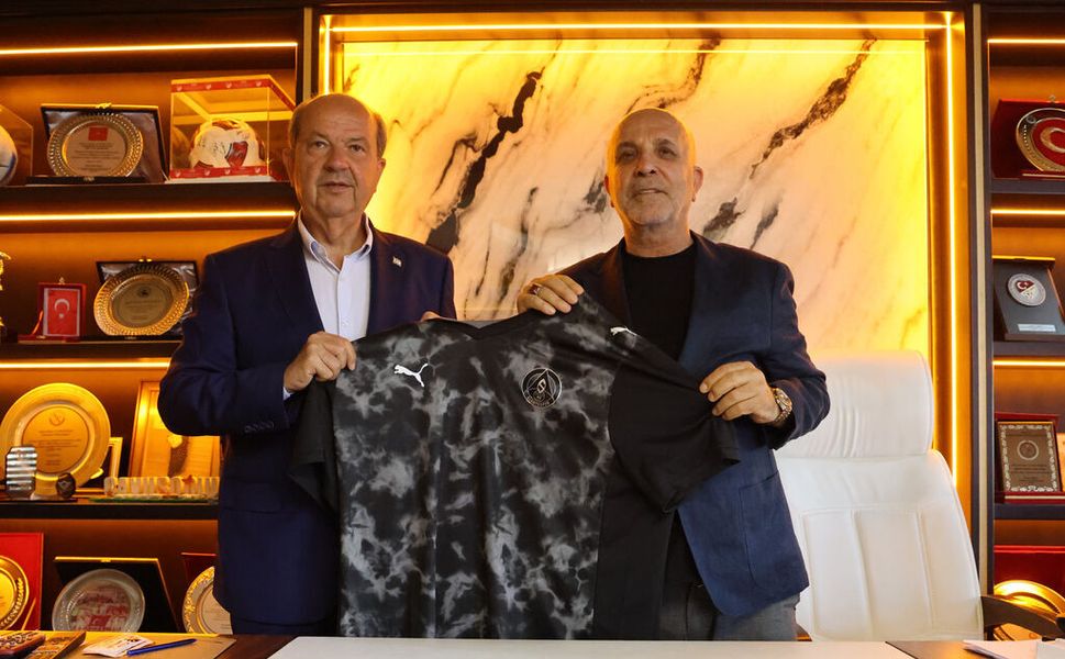 Ersin Tatar, Alanyaspor Başkanı Hasan Çavuşoğlu’na taziye ziyaretinde bulundu