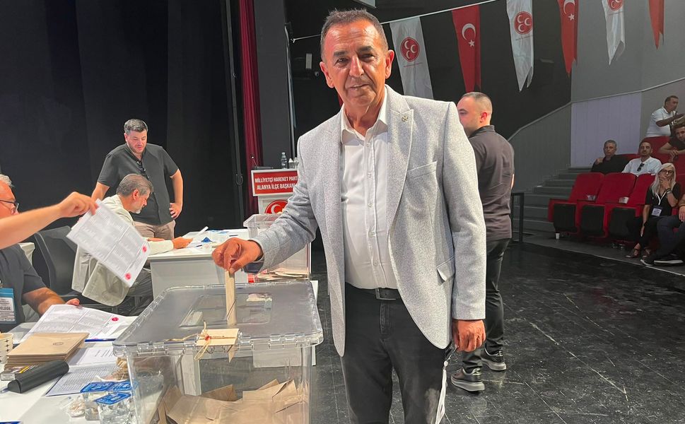 MHP Alanya Kongresi’nde Mustafa Sünbül’de oy kullandı