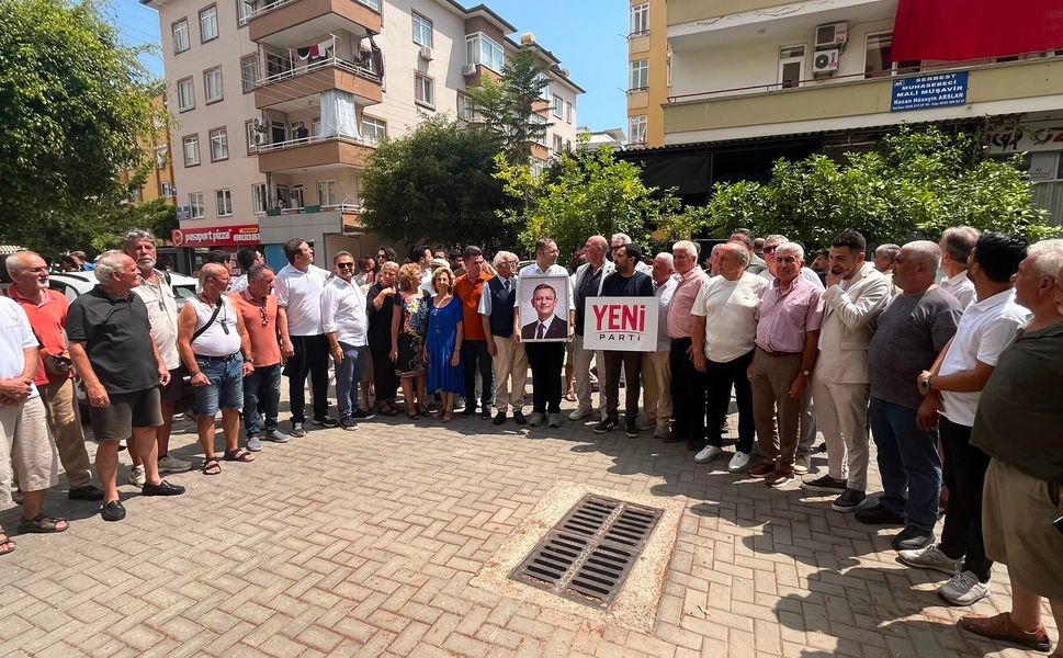 CHP Alanya İlçe Başkanı Bülent Kandemir ve yönetimi istifa etti