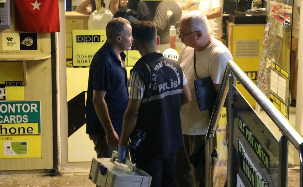 Alanya'da döviz bürosunda silahlı soygun girişimi