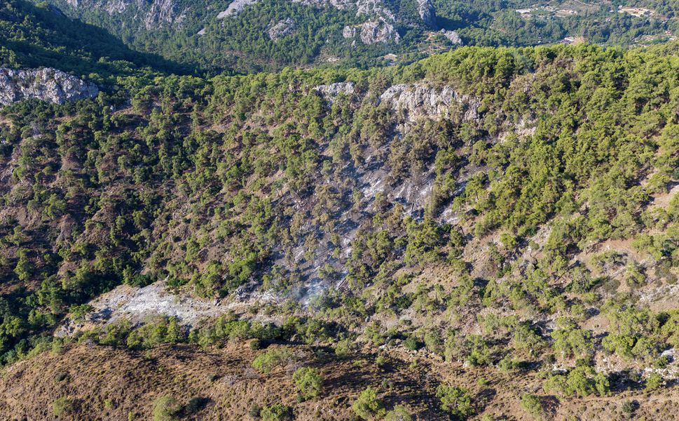 Antalya'daki orman yangını, 14 saat sonra kontrol altına alındı