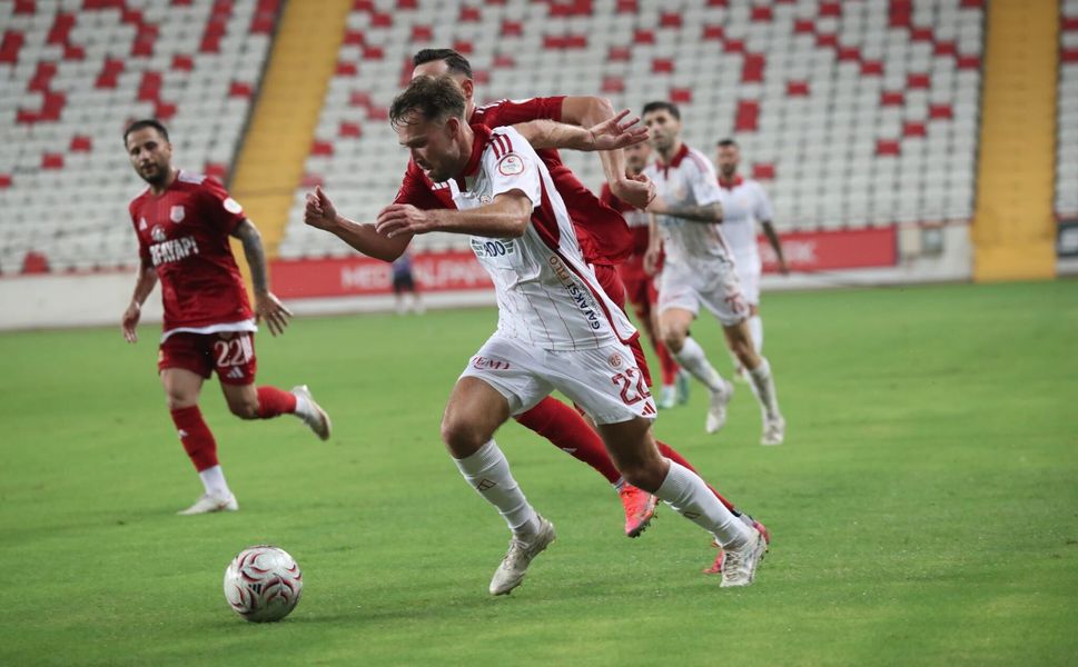 Antalyaspor evinde Orfa Yapı Pendikspor'a 3-2 mağlup oldu