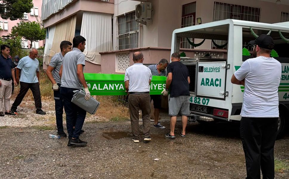 Alanya'da balkondan düşen yaşlı kadın öldü