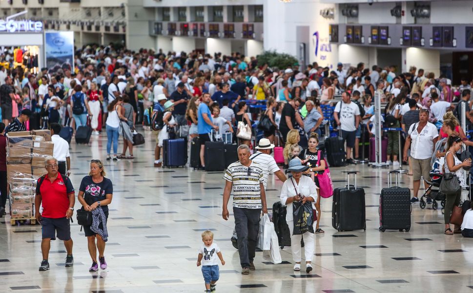 Antalya Havalimanı'nda yolcu sayısı 19 milyonu aştı