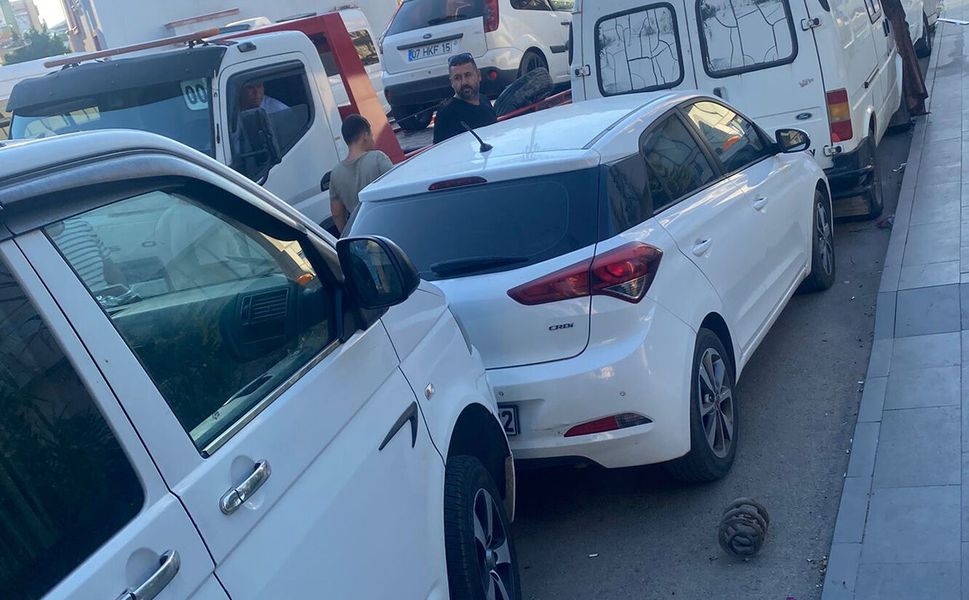 Antalya Serik'te 5 araç zincirleme kazaya karıştı