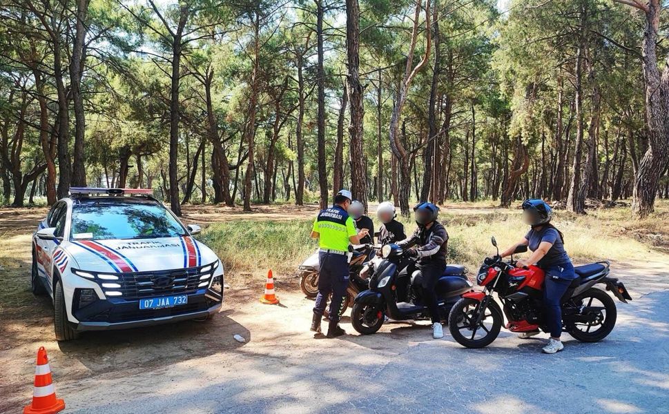 Antalya'da jandarma 1 haftada 5 bin 392 motosikletliyi denetlendi