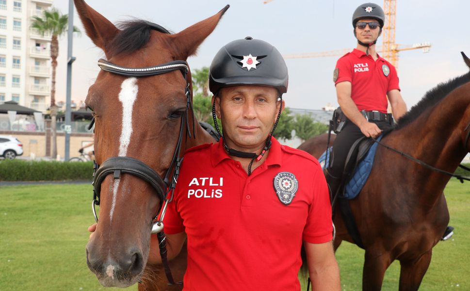 Sıcaklıklar arttı, atlı polislerin mesai saatleri değişti