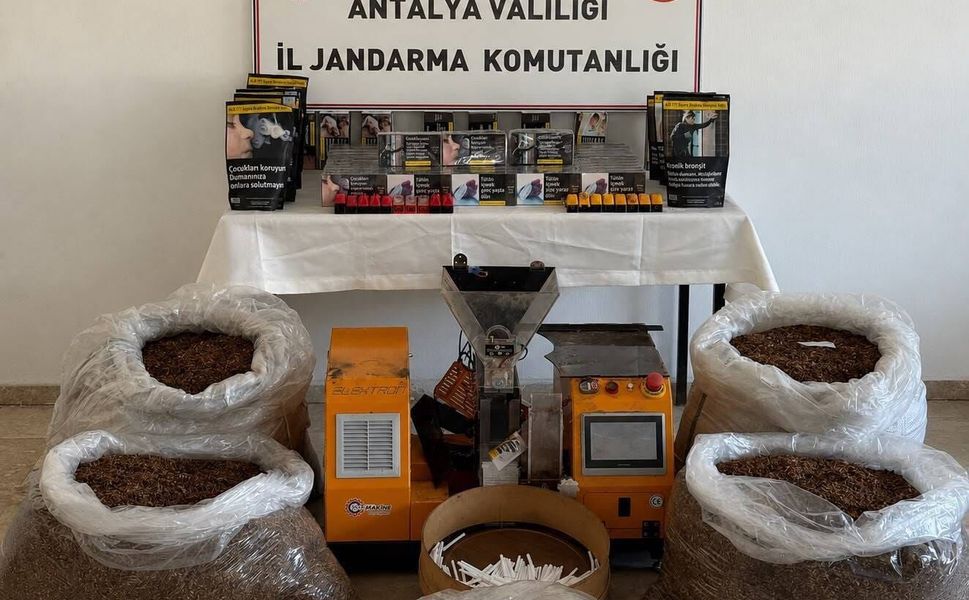 Antalya'da şüphelinin evine operasyon düzenlendi