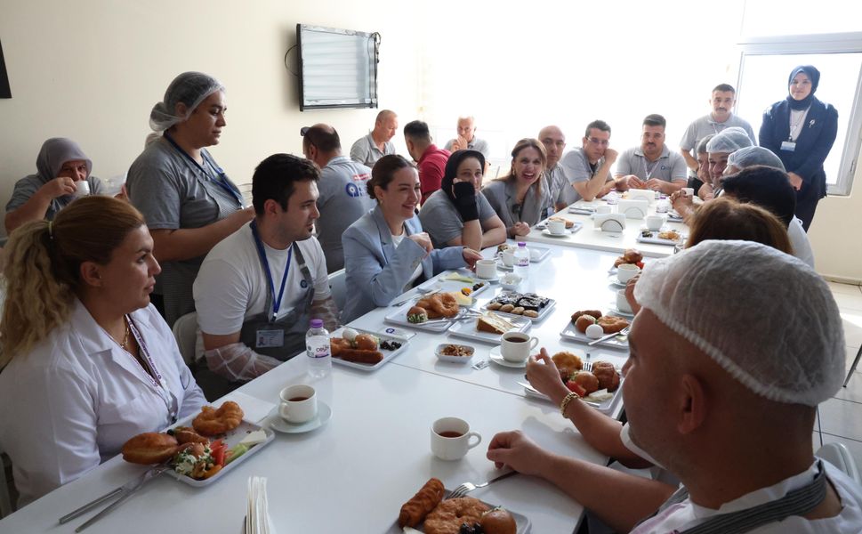Başkan Vekili Özdemir'den aşevine ziyaret