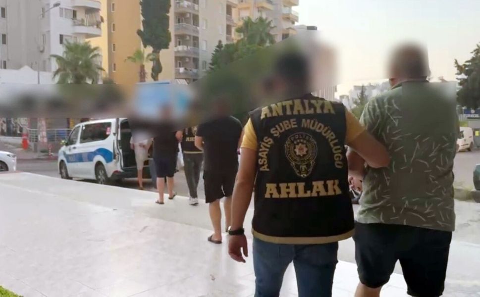 Fuhuş operasyonunda 14 mağdur kadın kurtarıldı, 3 tutuklama