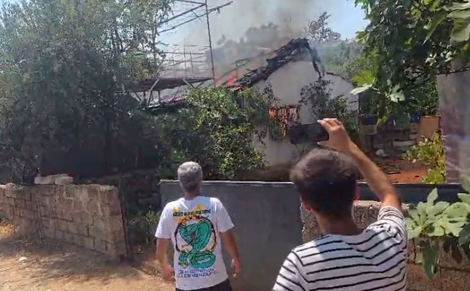 Gecekondu yangında kullanılamaz hale geldi