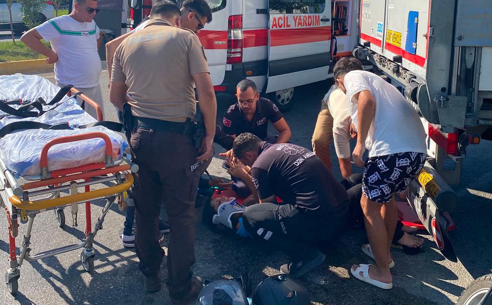 Kamyona çarpan motosikletin sürücüsü yaralandı