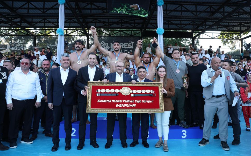 Kurtdereli Yağlı Güreşleri'nde Başpehlivan Mustafa Taş oldu