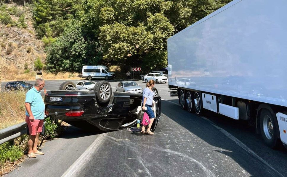 Gazipaşa'da otomobil takla attı: 3 yaralı