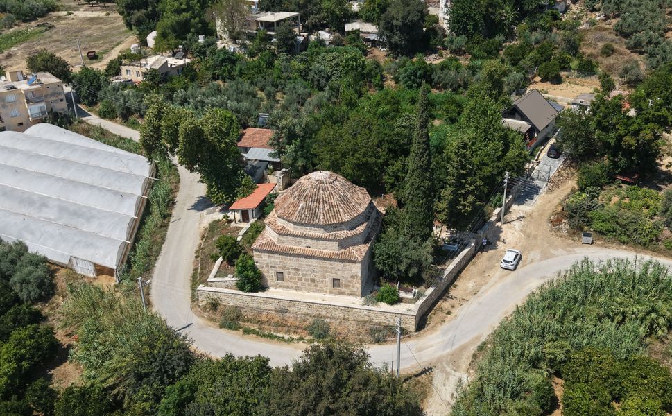 Perge'nin antik taşları, 200 yıllık caminin duvarlarında