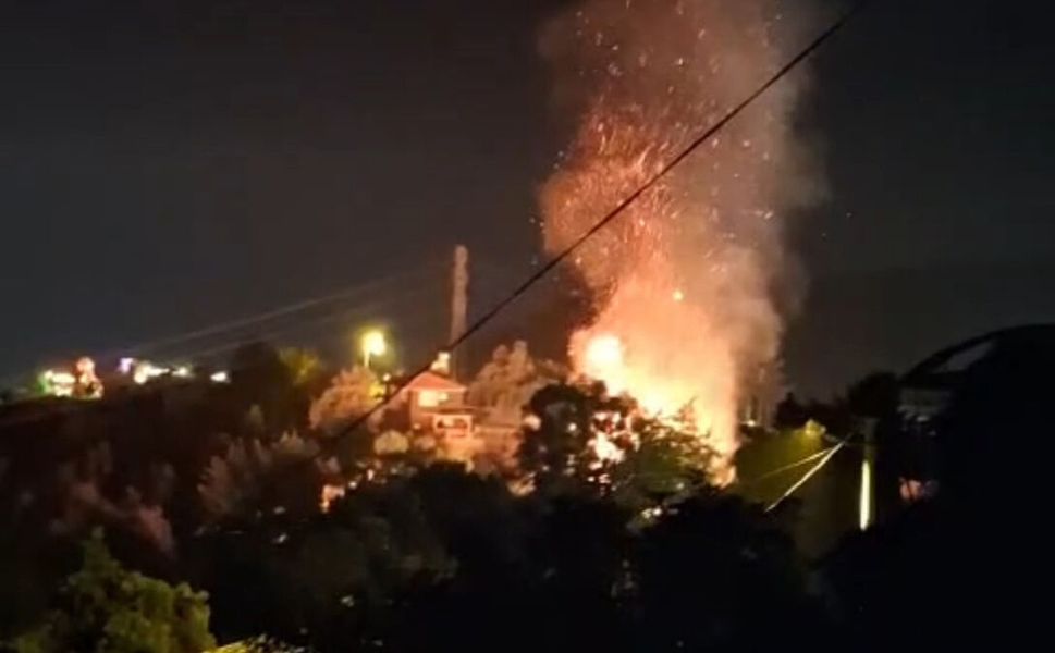 Alanya'da yerleşim yerlere yakın sazlık alanda yangın