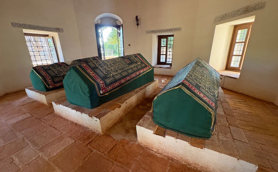 Antalya'da 'Zincirkıran' Mehmet Bey'in 649 yıllık türbesi zamana meydan okuyor