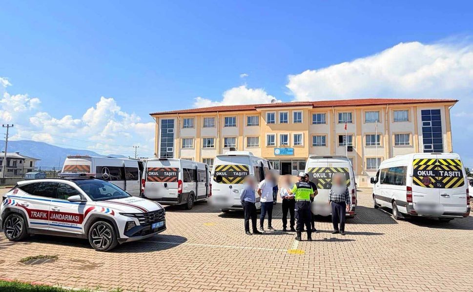 Antalya'da okul servislerine ilk gün denetimi