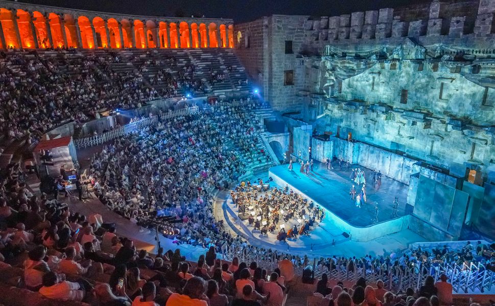 Aspendos'ta 'Anna Karenina' rüzgarı