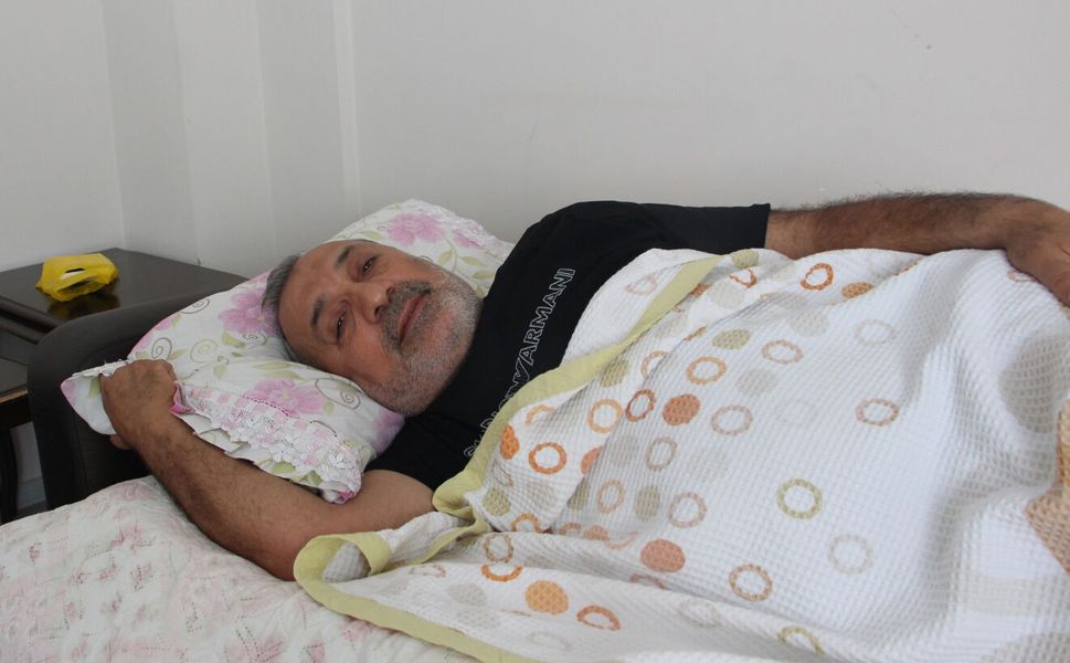 Esnafı bıçakla yaraladı, 'oyun bitti' deyip teslim oldu