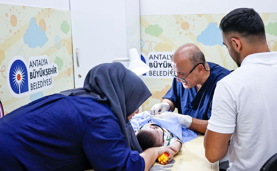 Antalya'da ücretsiz sünnet hizmetine yoğun ilgi
