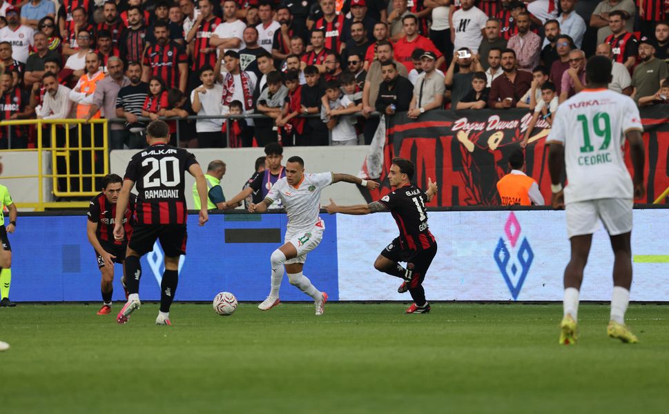 Alanyaspor Çorum deplasmanından 2-1 galip ayrıldı