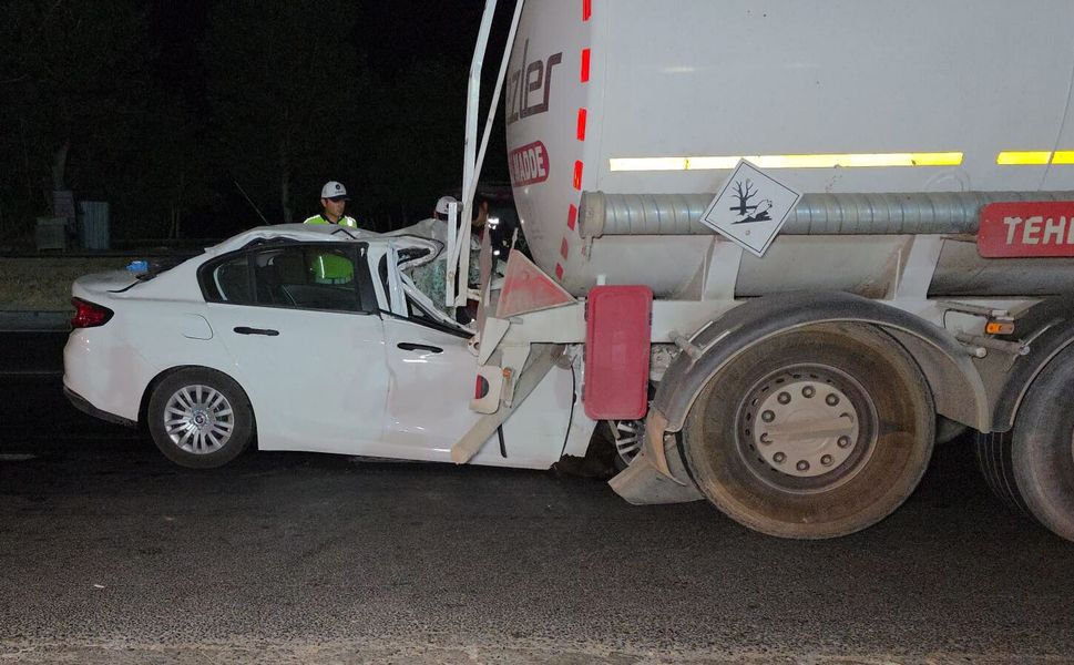 Manavgat'ta otomobil tankere çarptı: 1 ölü