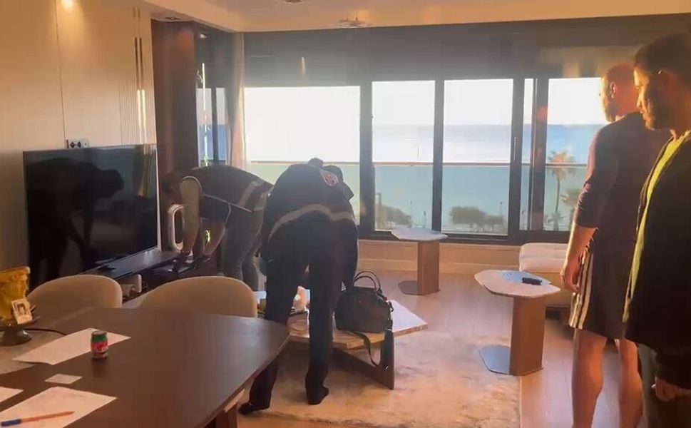 Antalya'da otelcilerin bulunduğu fuhuş operasyonunda 20 gözaltı