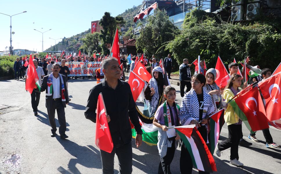 Alanya'da 'Gazze İçin Sessiz Çığlık Yürüyüşü'