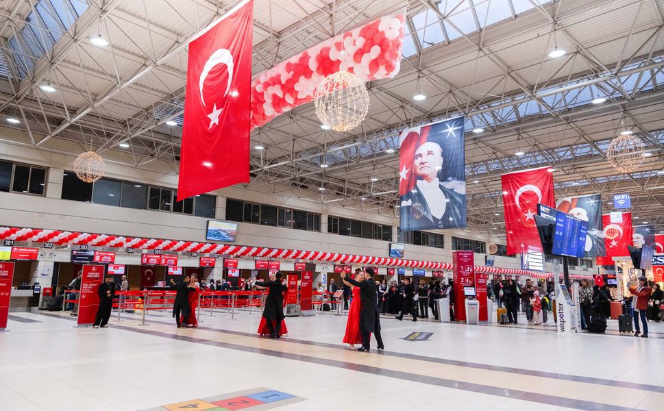 Antalya Havalimanı'nda 29 Ekim coşkusu