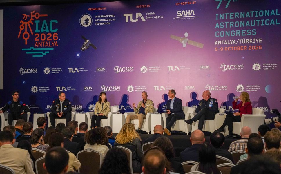 Astronotlar, uzay yolculuğunun risklerini anlattı