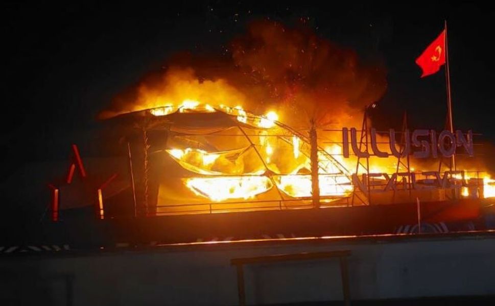 Alanya Yat Limanı içerisindeki eğlence mekanı yandı