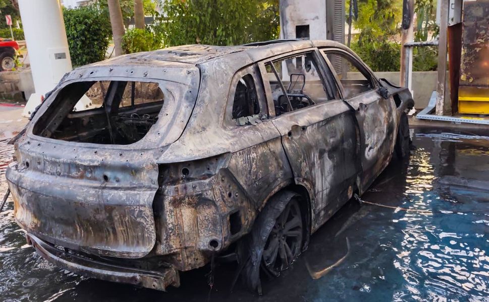 Alanya'da şarjdaki otomobil yandı
