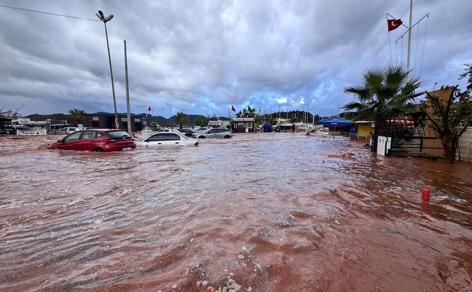 Antalya Demre'yi sel vurdu