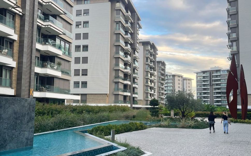 Antalya'da sitede pompalı tüfekle tehdit iddiası