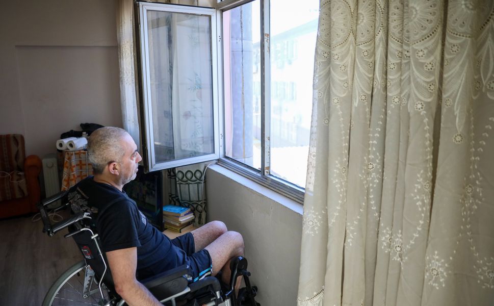 Bir gecede felç kaldı, tekrar adım atabilmek için 3 yıldır çalışıyor