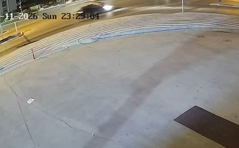Çarpışan otomobillerden biri alev aldı: 2 yaralı