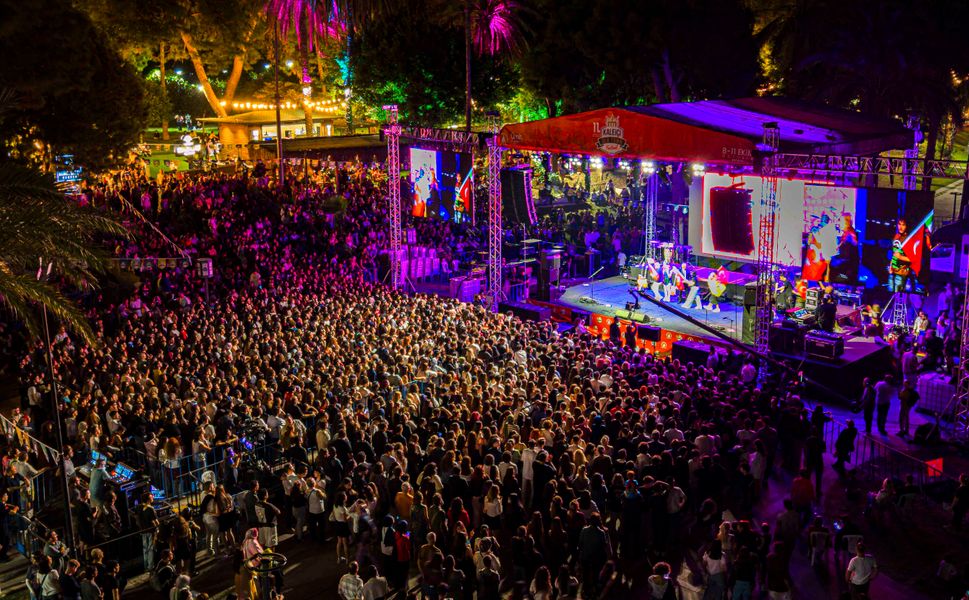 Kaleiçi Old Town Festivali'nde karnaval havası