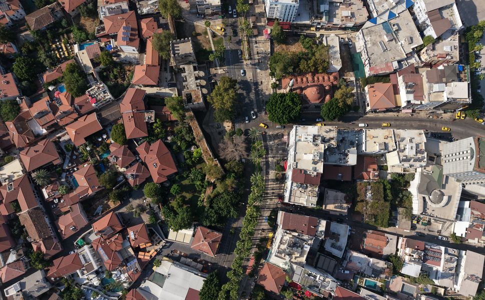 Modern yaşam ile tarihin iç içe geçtiği Kaleiçi havadan görüntülendi