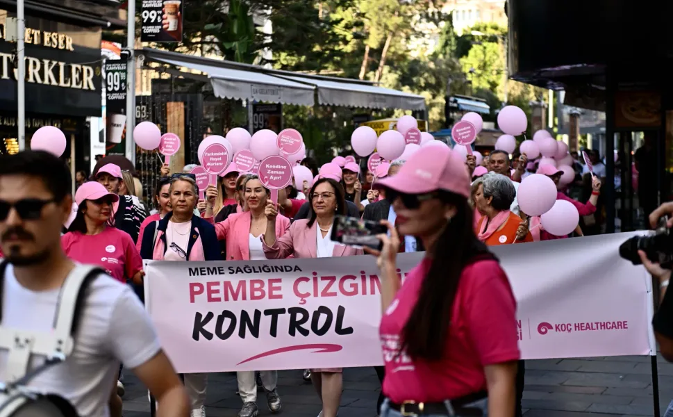 Antalya'da meme kanserine karşı farkındalık yürüyüşü