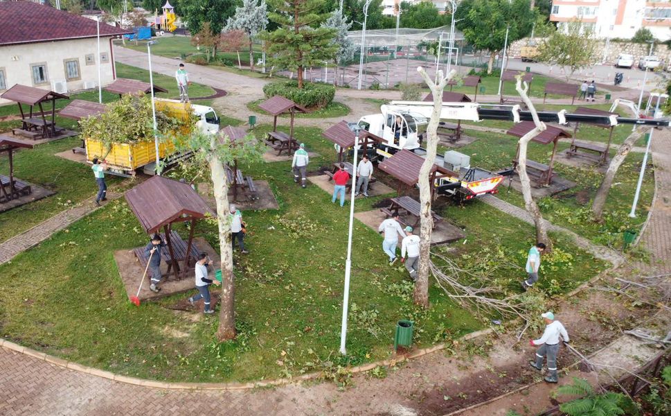 Antalya Kepez'de hortumun izleri siliniyor